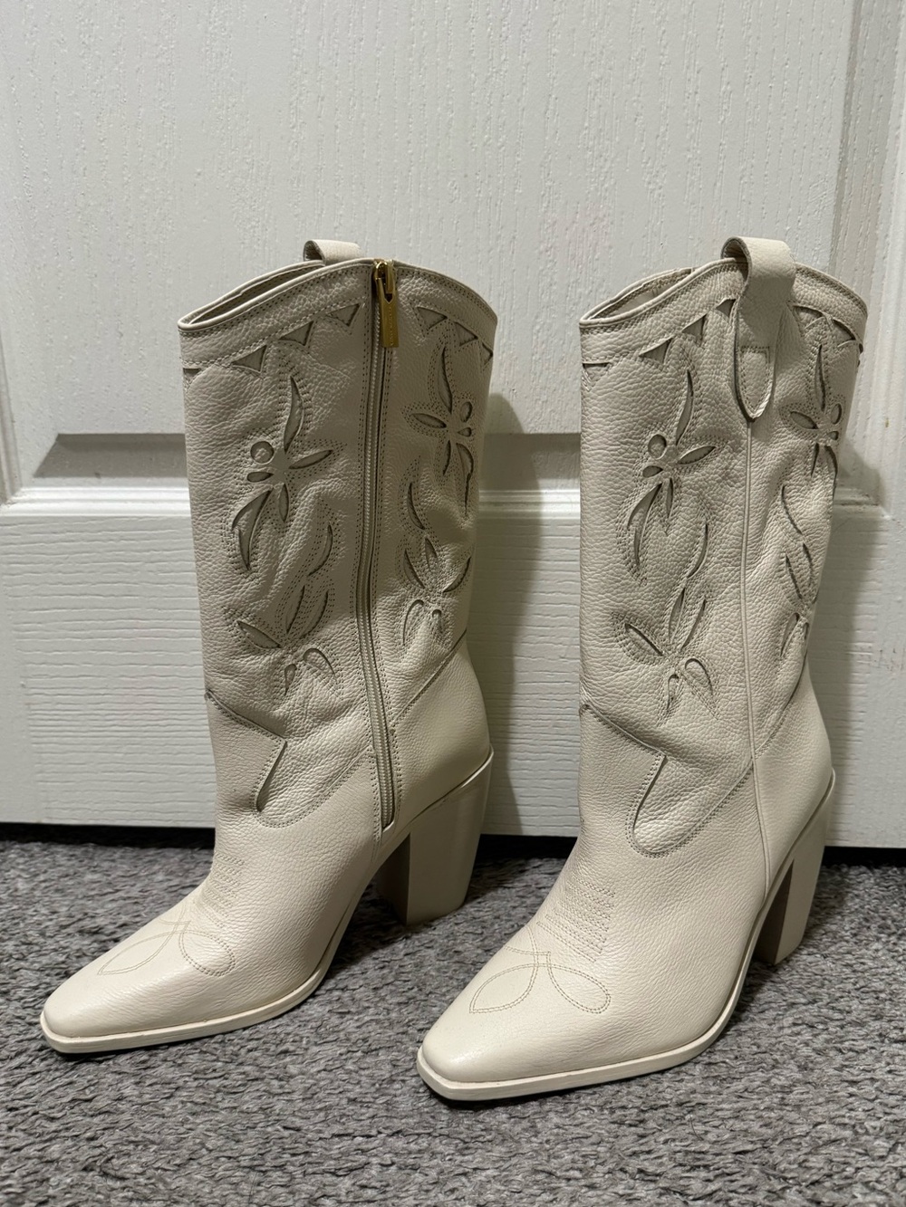 NWOT Vince Camuto Cream Embroidered Western Block-Heel Boot - Picture 5 of 9
